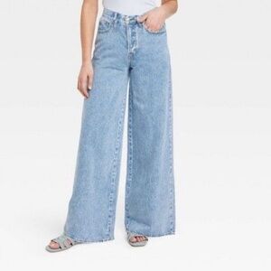 Universal Thread Women's Mid-Rise Super Wide Leg Jeans Light Wash